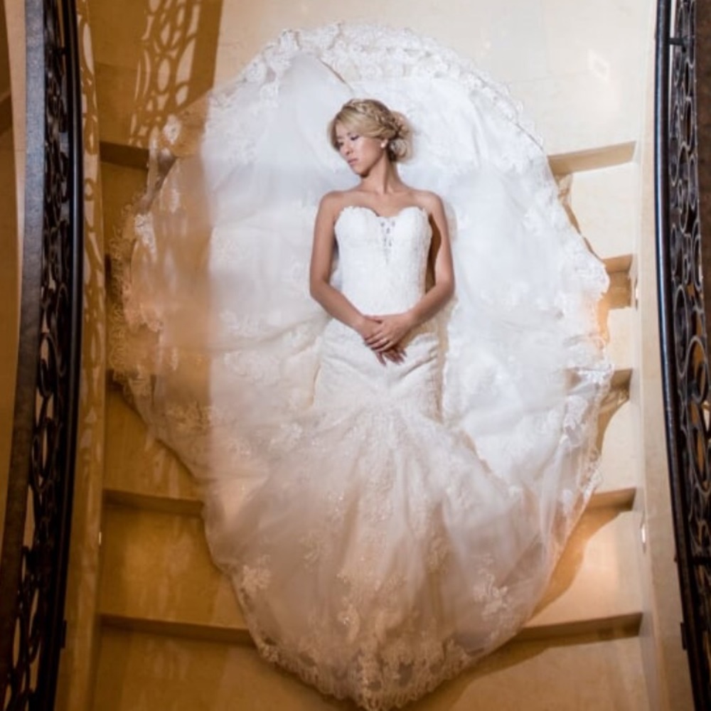 Wedding dress - Picture 4 of 8